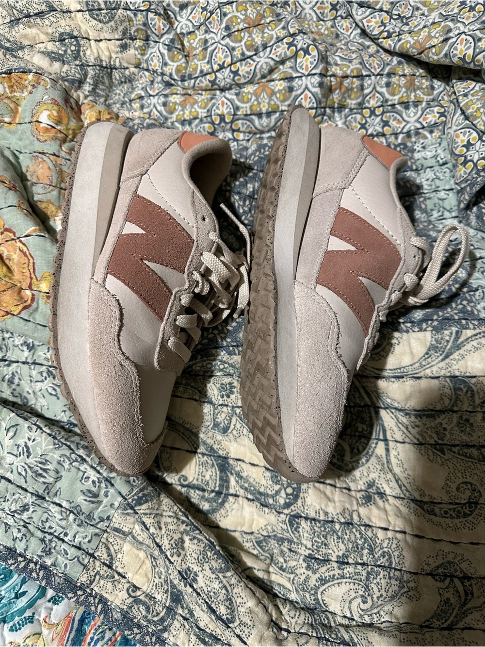 New Balance Women's Sneakers in Light Gray and Blush Pink - Picture 3 of 7